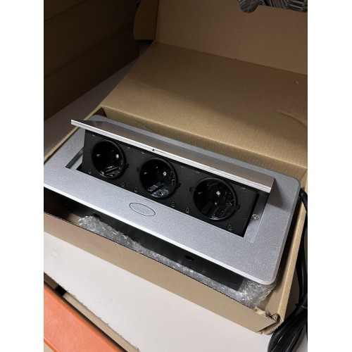 Блок врізний на 3 розетки з кришкою підйомної алюміній з круглими краями - 120525