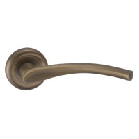 A-2005 MAB ручка д/дверей на розетці, матова антична бронза