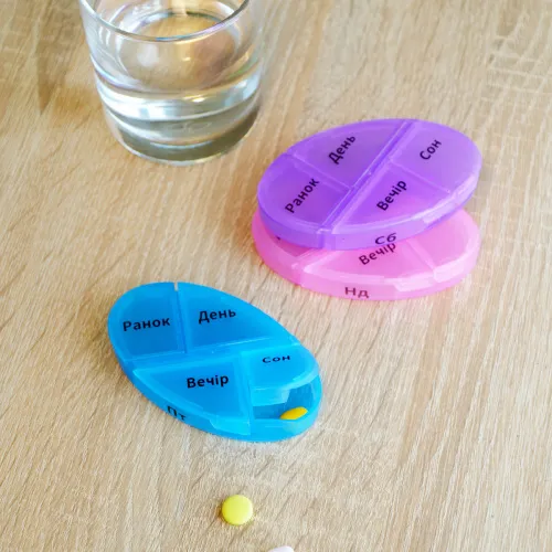 Органайзер для таблеток на 7 днів, овальний, зелений, з поліпропілену, 96х60х120 мм