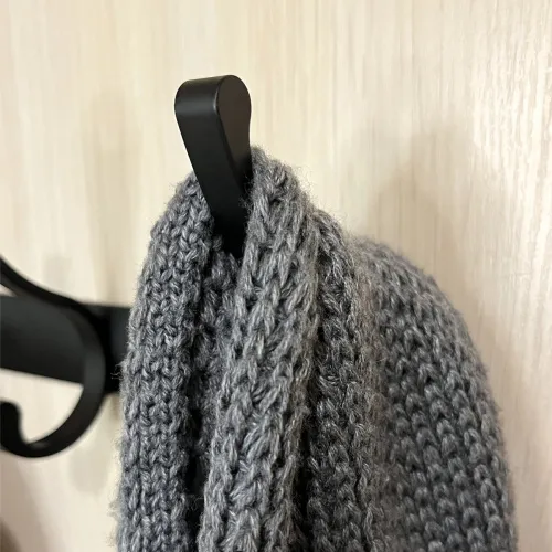 Вешалка на 5 крючков из алюминиевого сплава черного цвета 450х107 мм