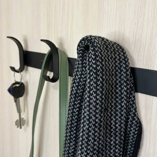 Вешалка на 5 крючков из алюминиевого сплава черного цвета, 435х70 мм, прямоугольная форма