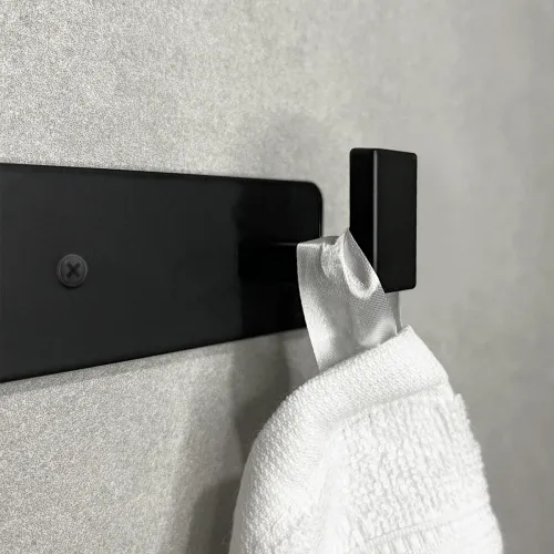 Вешалка на 3 крючка из алюминиевого сплава черного цвета 211х40 мм